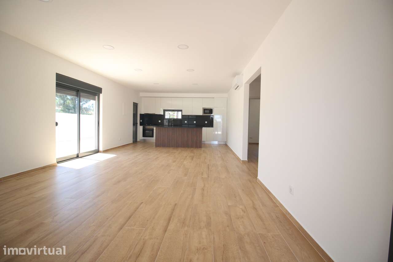 Moradia Térrea T3 Nova em lote de 340m2 em Fernão Ferro - Grande imagem: 2/26