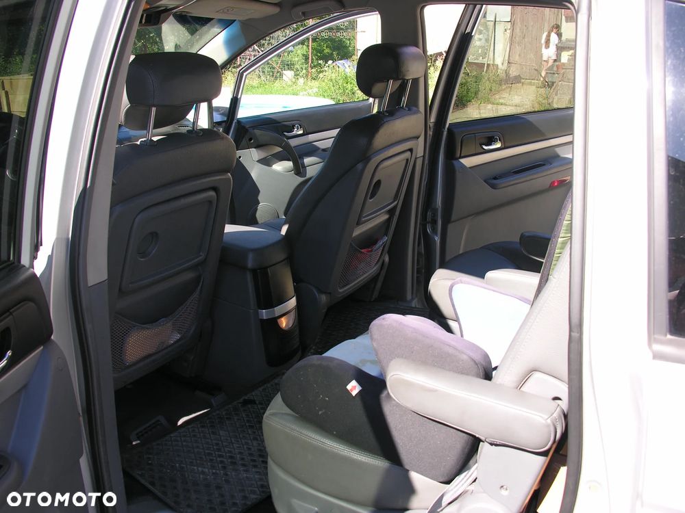 SsangYong/KGM Rodius 270 Xdi Elite - 10