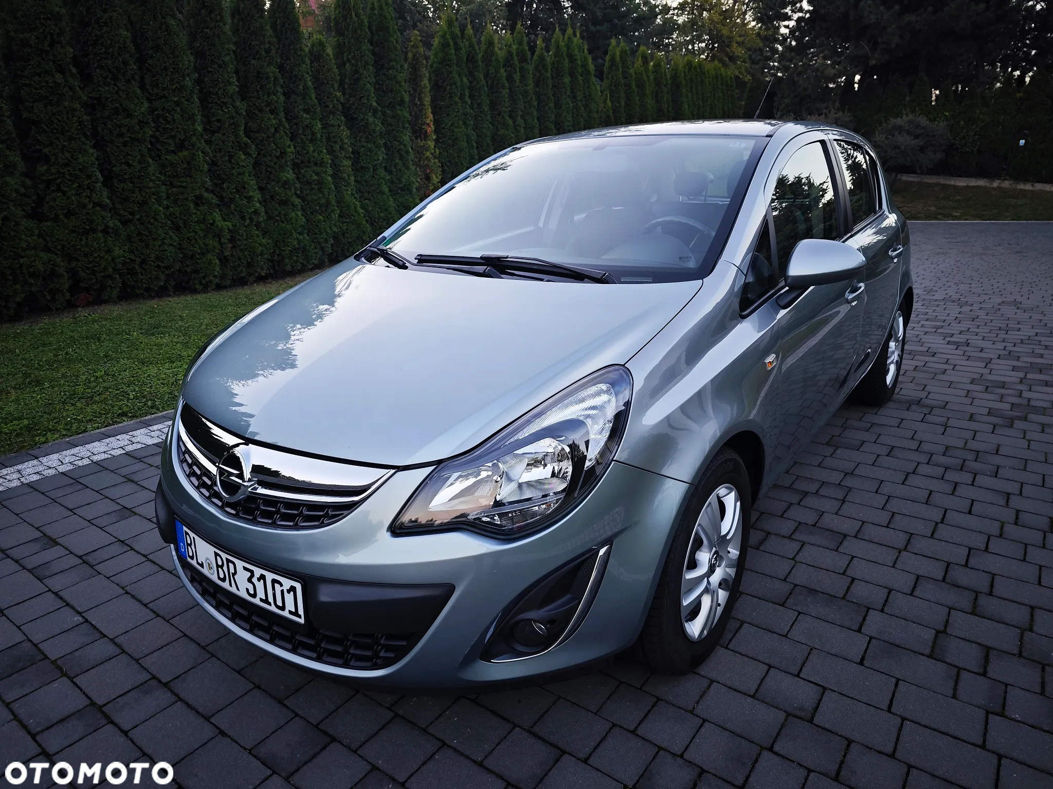 Opel Corsa 1.4 16V Cosmo - 3