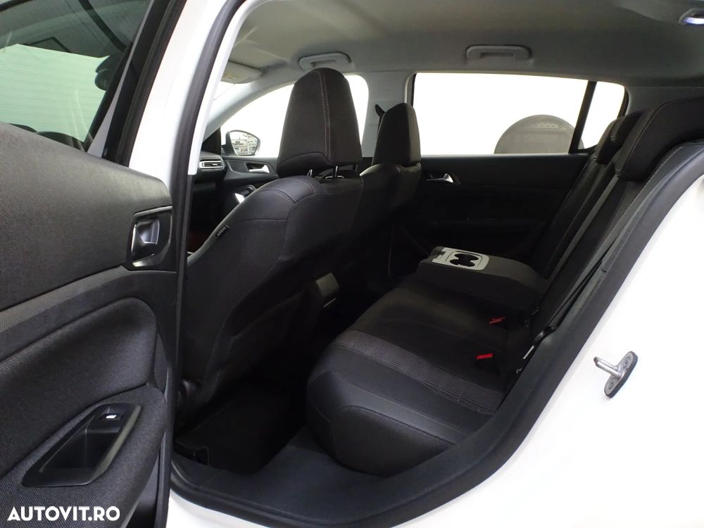 Peugeot 308 1.2 L PureTech Turbo S&S Allure - 9