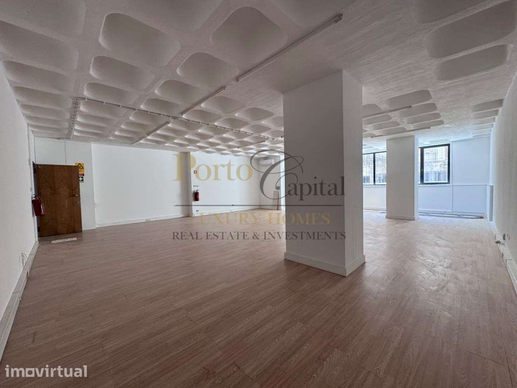 Escritório Open Space com 120 m2 em Ramalde - Grande imagem: 2/22