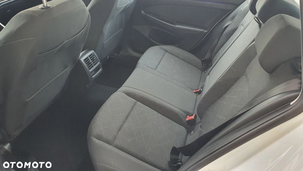 Volkswagen Golf - 11