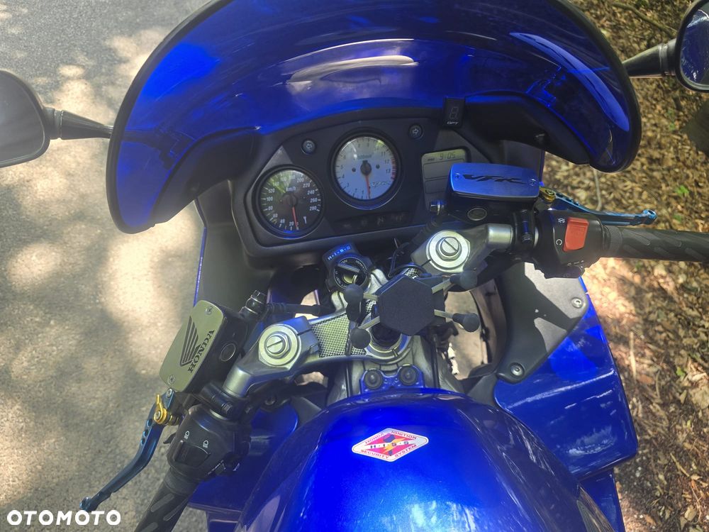 Honda VFR - 35