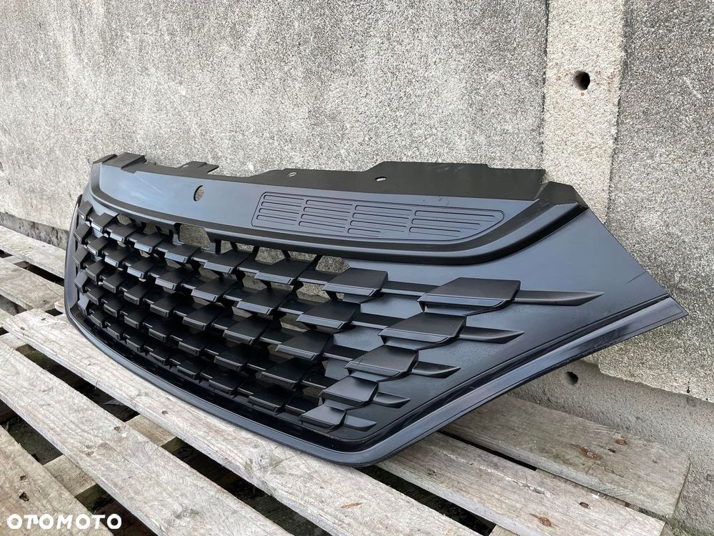 GRILL ATRAPA ZDERZAK PRZOD IVECO DAILY IV LIFT 19- - 2