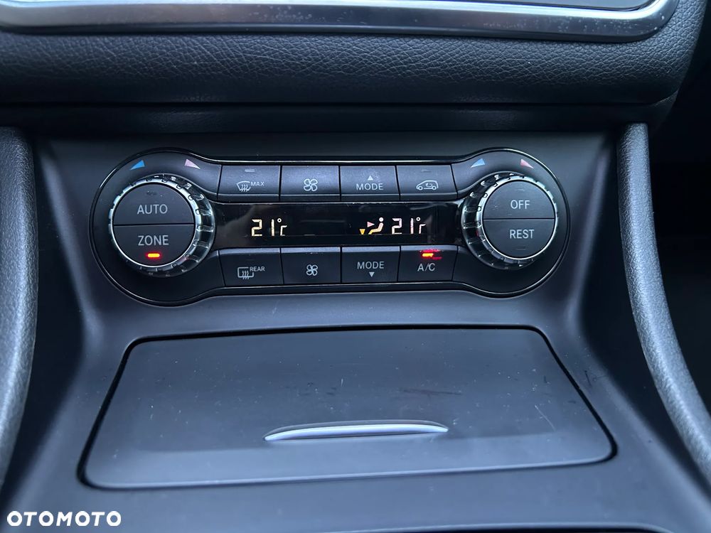 Mercedes-Benz GLA - 32