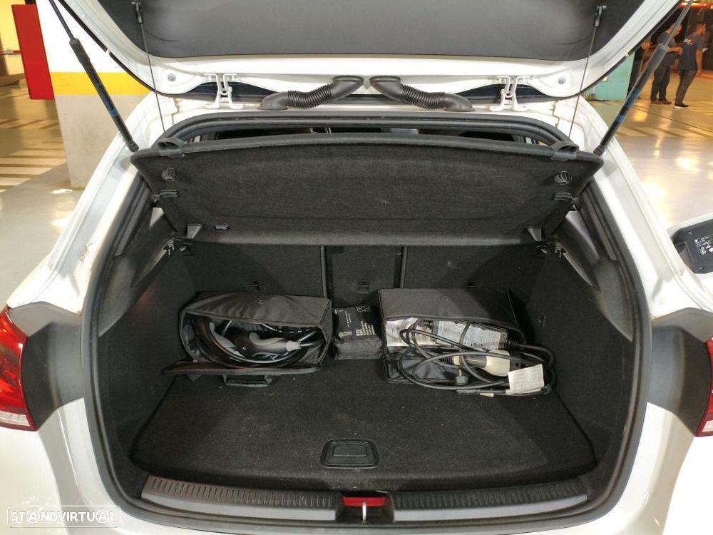 Mercedes-Benz A 250 e AMG Line - 11