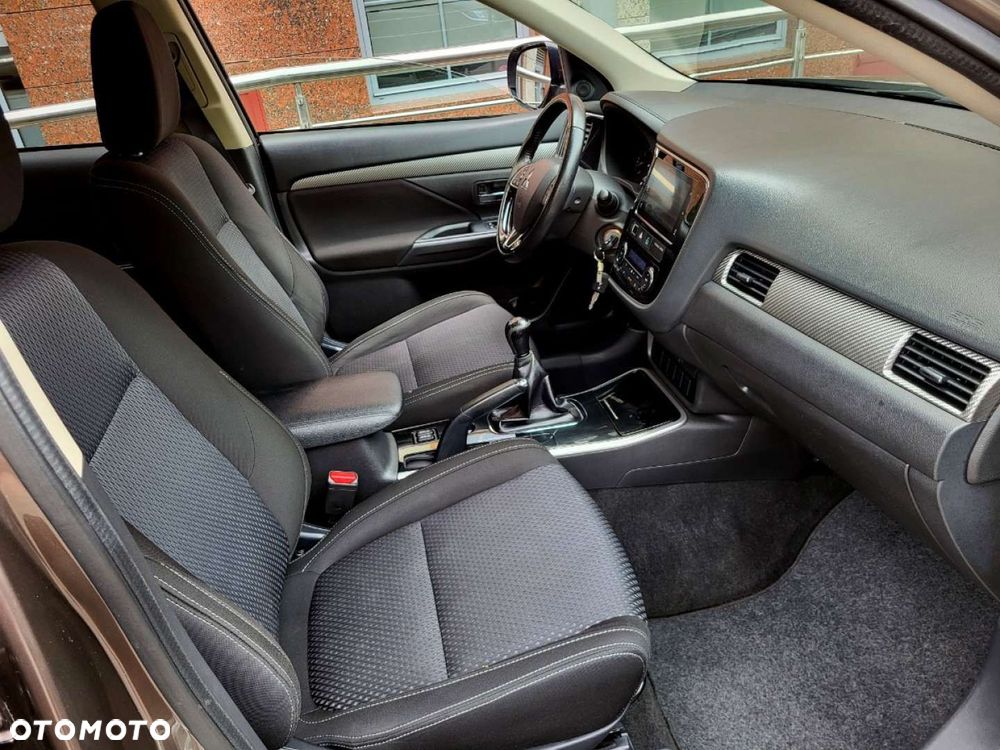 Mitsubishi Outlander - 25