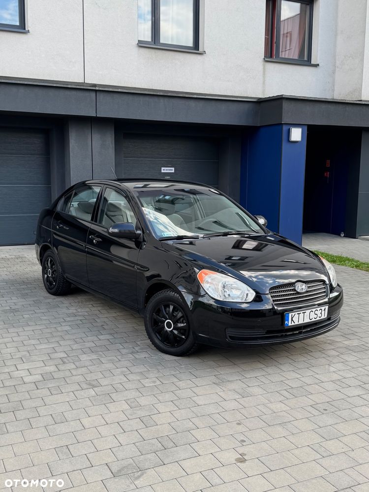Hyundai Accent - 1
