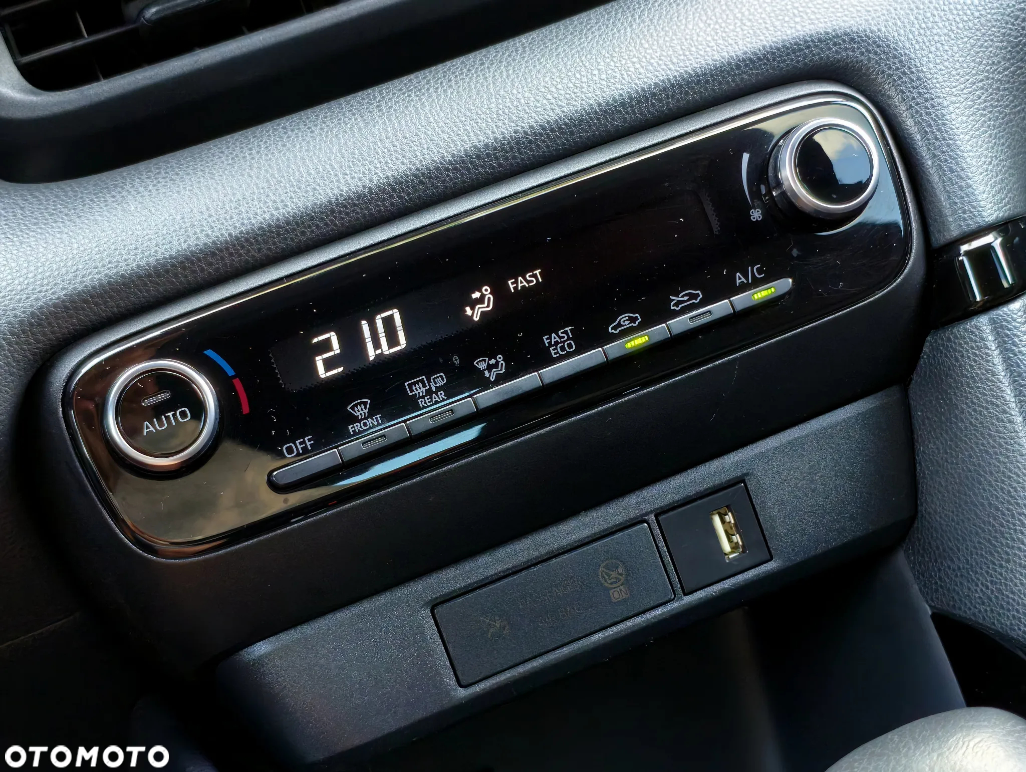 Toyota Yaris Hybrid 1.5 Selection Style - 11