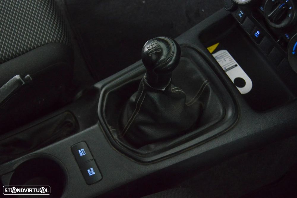 Toyota Hilux 2.4 D-4D 4X4 Cabine Simples 2L - 40