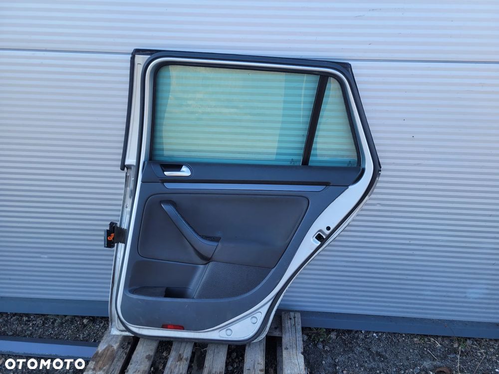 VW Golf V kombi 08r Drzwi prawy tyl  lewy przod LA7W - 5