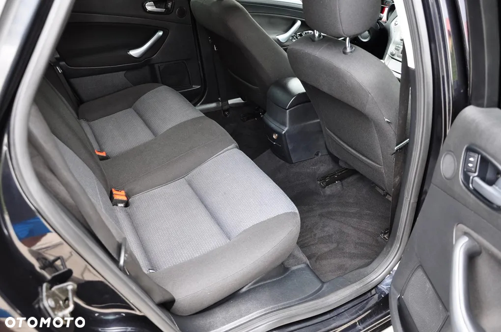 Ford Mondeo 2.0 FF Ghia - 27