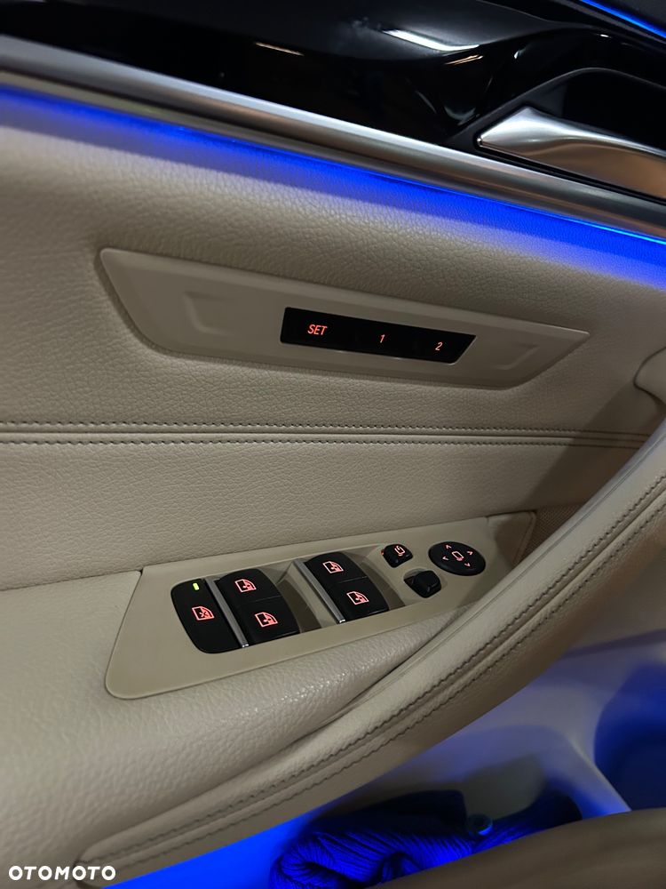 BMW Seria 5 520d Luxury Line sport - 11