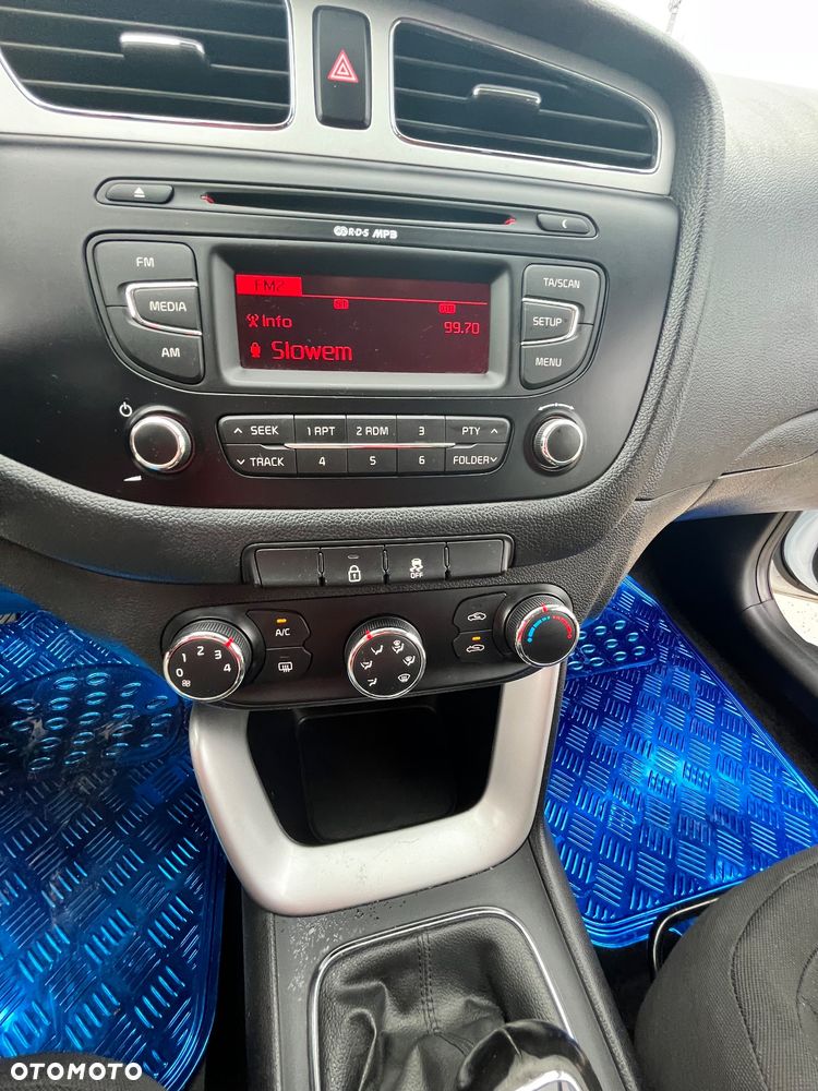 Kia Ceed 1.6 CRDi 128 ISG SW Vision - 12