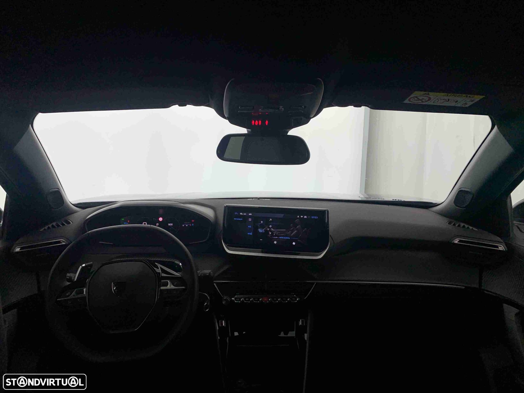Peugeot 2008 1.2 PureTech Allure EAT8 - 13