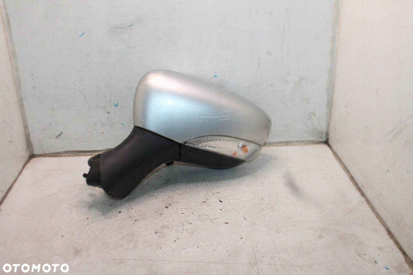LUSTERKO LEWE 9PIN RENAULT CLIO IV KOL. TED69 12-20 EURO - 2