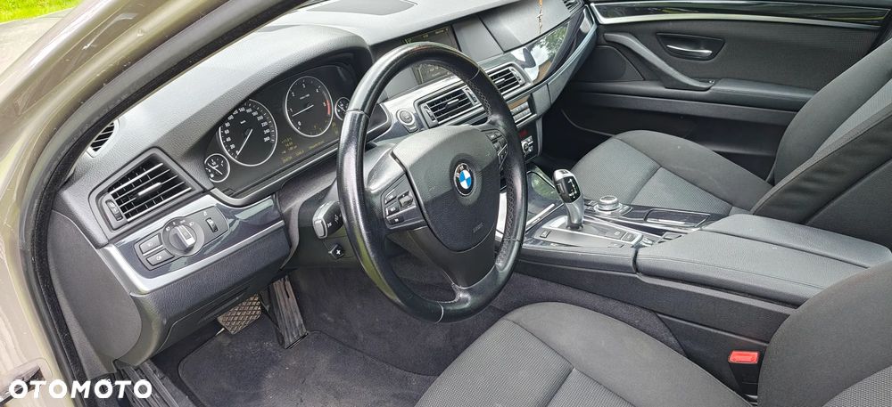 BMW Seria 5 525d - 15