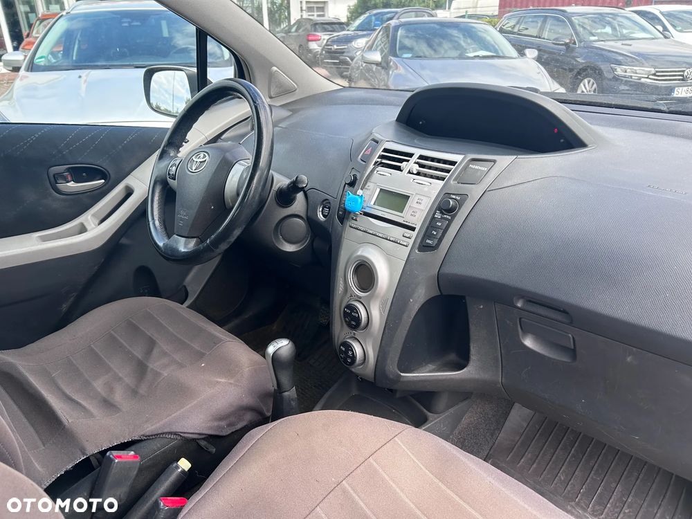 Toyota Yaris 1.3 Blue - 13
