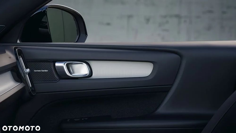 Volvo XC 40 B4 Ultra Black Edition - 16