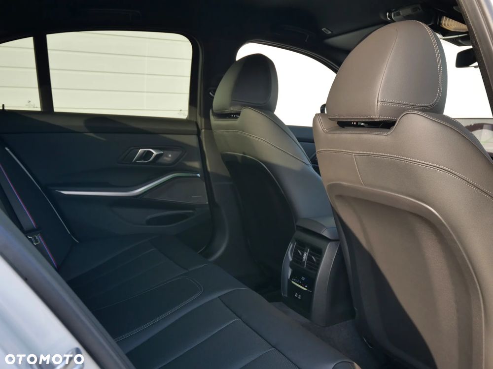 BMW Seria 3 330i xDrive M Sport sport - 34