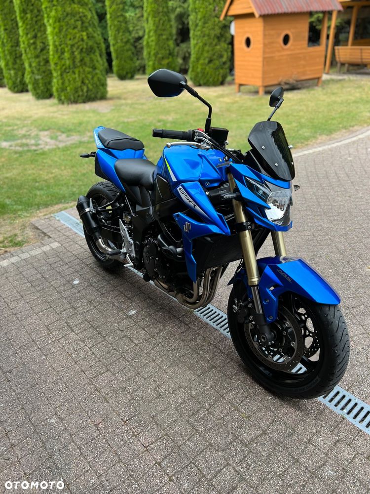 Suzuki GSR - 7