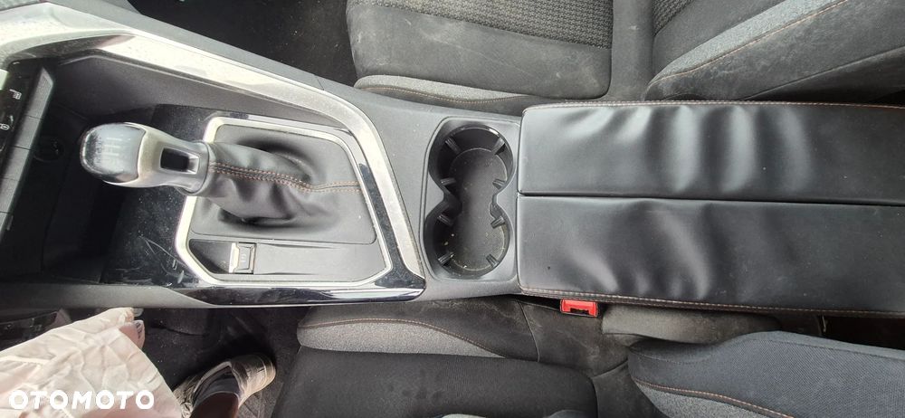 Peugeot 5008 1.2 PureTech Allure S&S EAT8 - 40