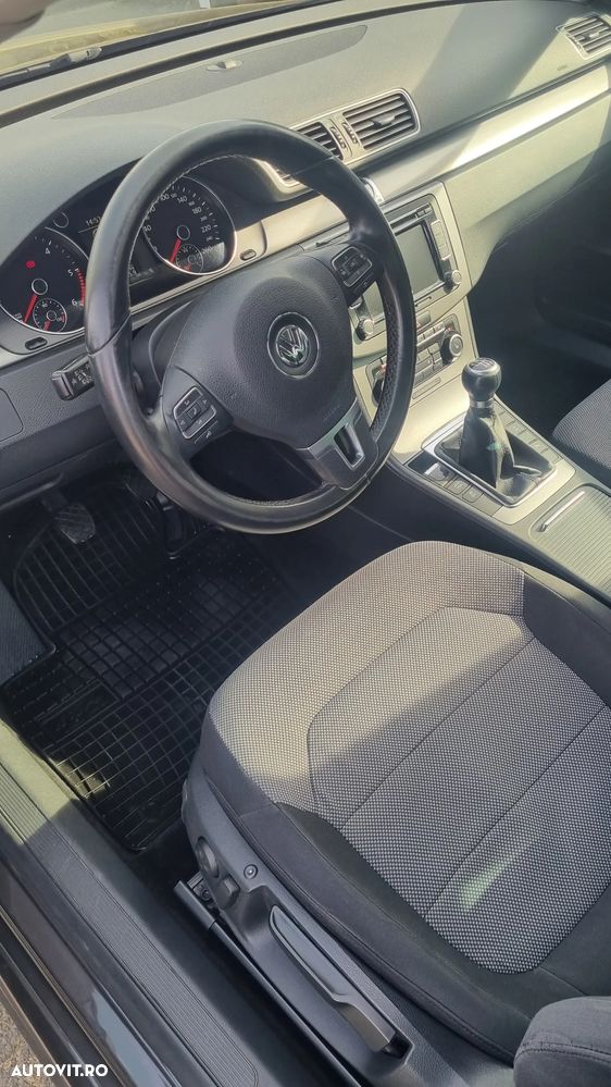 Volkswagen Passat 2.0 Blue TDI SCR Trendline - 16