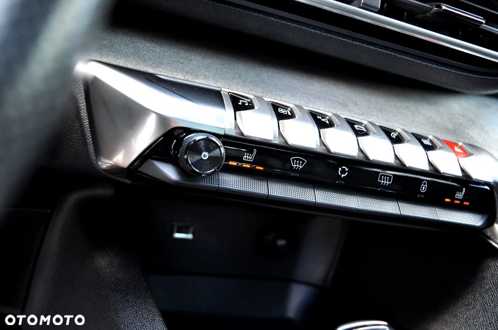 Peugeot 3008 BlueHDi 180 Stop & Start EAT8 Allure - 32