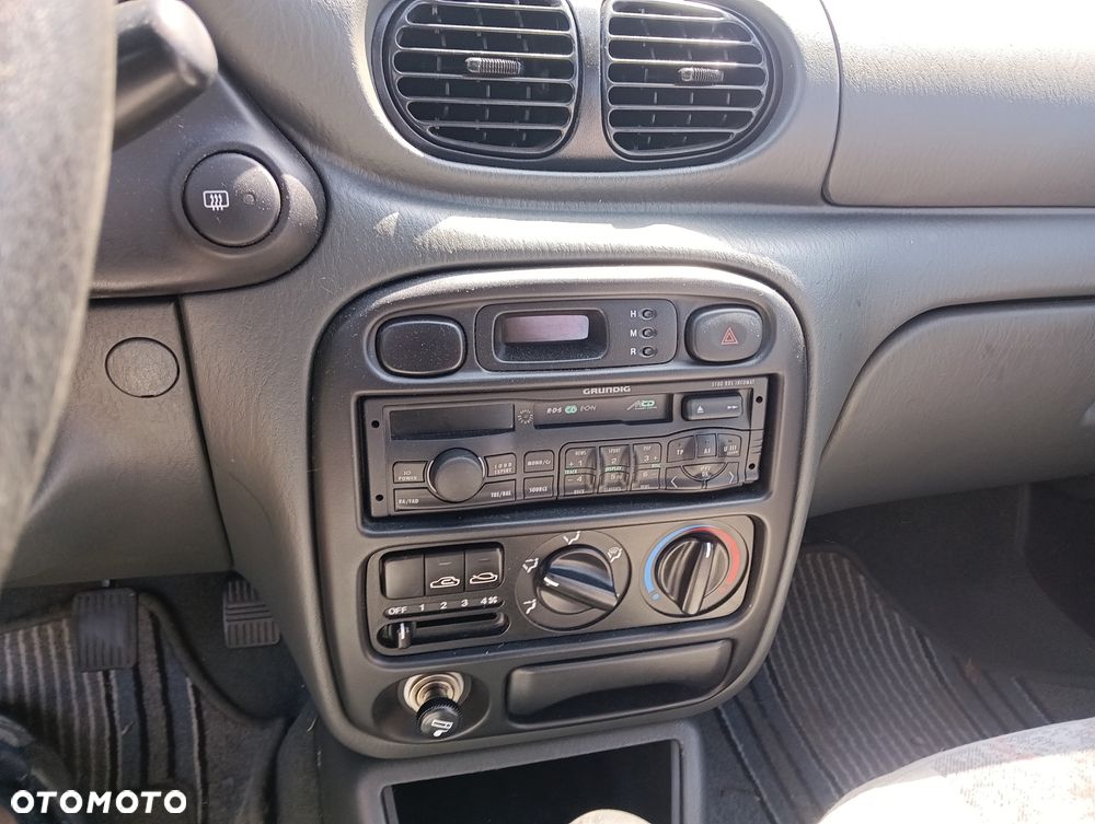 Hyundai Accent 1.3 GLS - 11