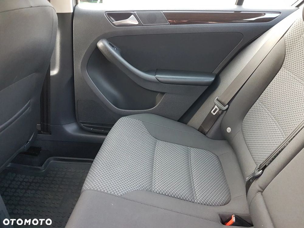 Volkswagen Jetta 1.2 TSI BMT Comfortline - 12