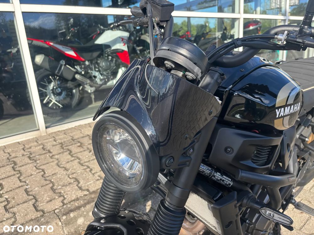 Yamaha XSR - 11