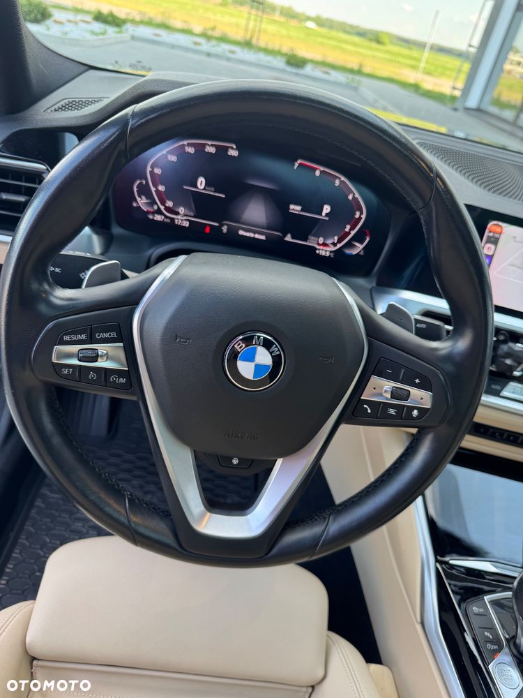 BMW Seria 3 330i xDrive Sport Line - 13