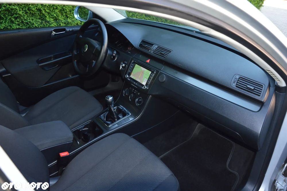 Volkswagen Passat 1.6 Trendline - 16