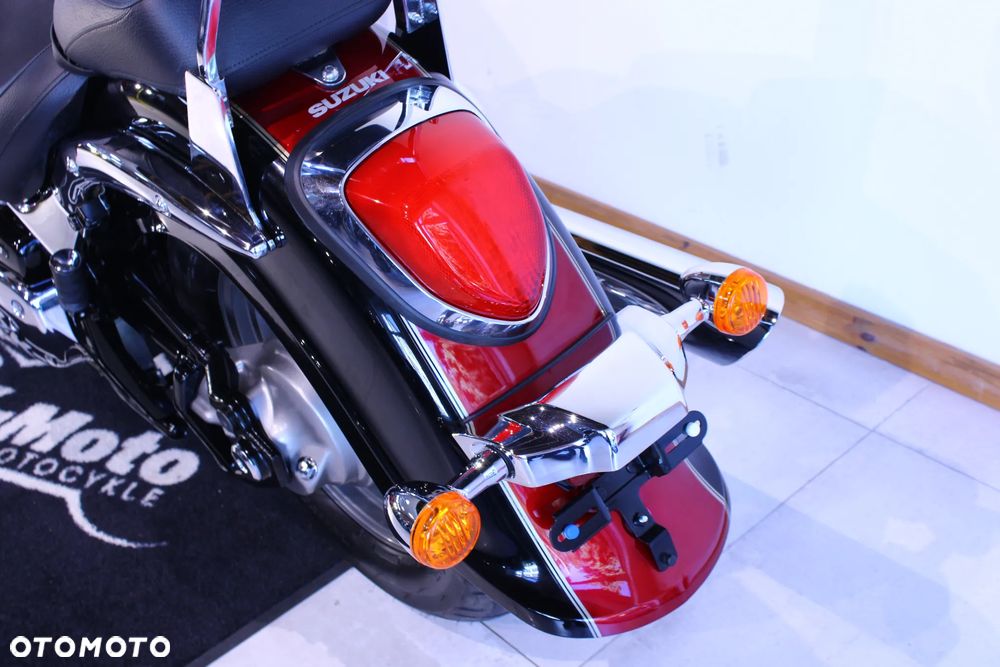 Suzuki Intruder - 18