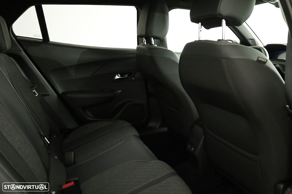 Peugeot 2008 1.2 PureTech Allure EAT8 - 21