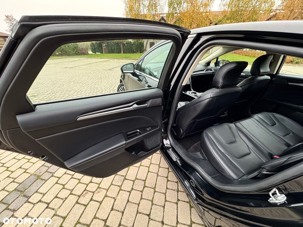 Ford Fusion 2.0 EcoBoost Titanium - 23