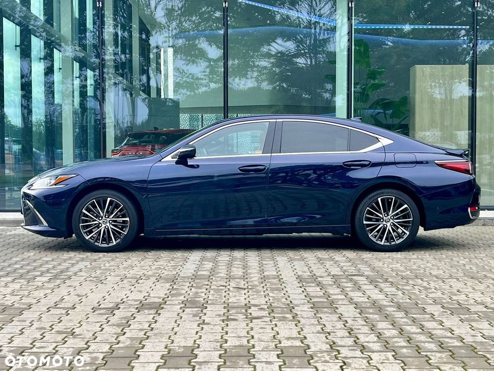 Lexus ES 300h Business Edition - 3