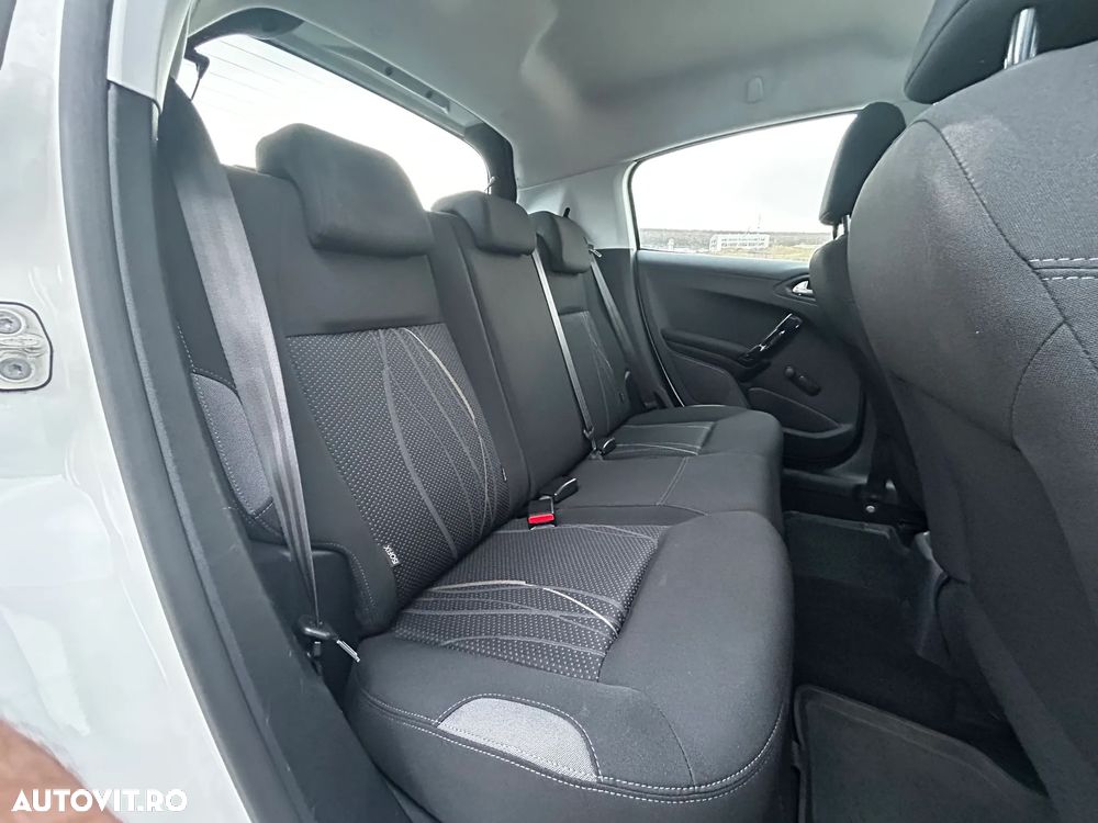 Peugeot 208 95 VTI Allure - 7