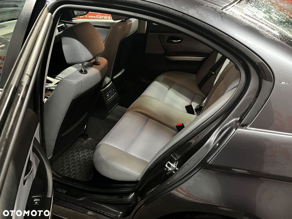 BMW Seria 3 318i - 18