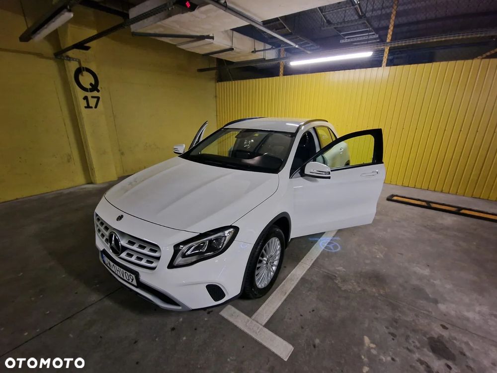 Mercedes-Benz GLA 180 7G-DCT - 5