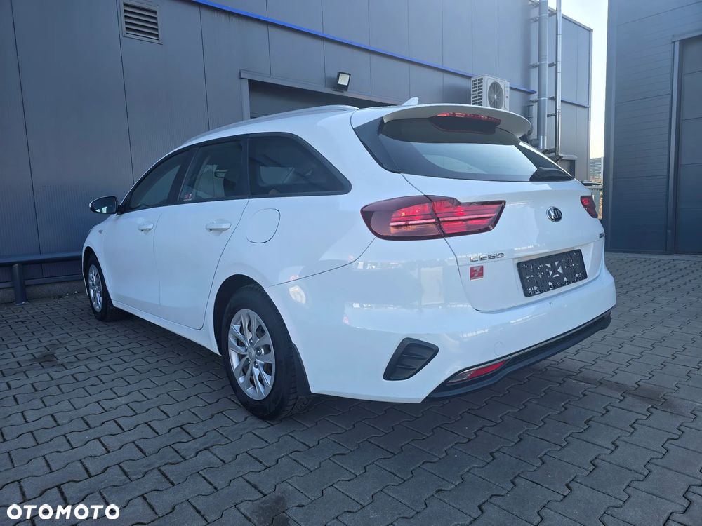 Kia Ceed - 10