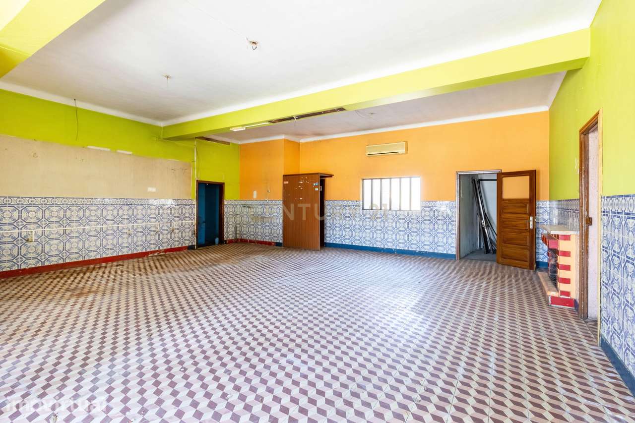 Espaço Comercial, ou habitacional no largo da Igreja, Calvaria de Cima - Grande imagem: 2/10