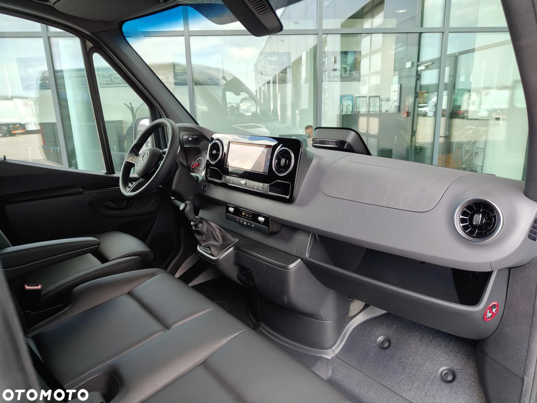 Mercedes-Benz Sprinter - 10
