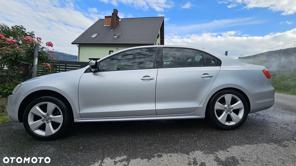Volkswagen Jetta - 7