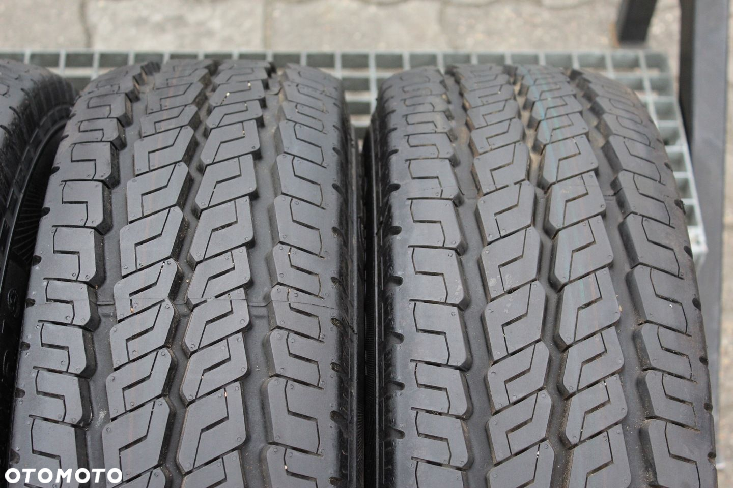 4x 215/70R15CP CONTINENTAL VANCO CAMPER 109R 21r - 2