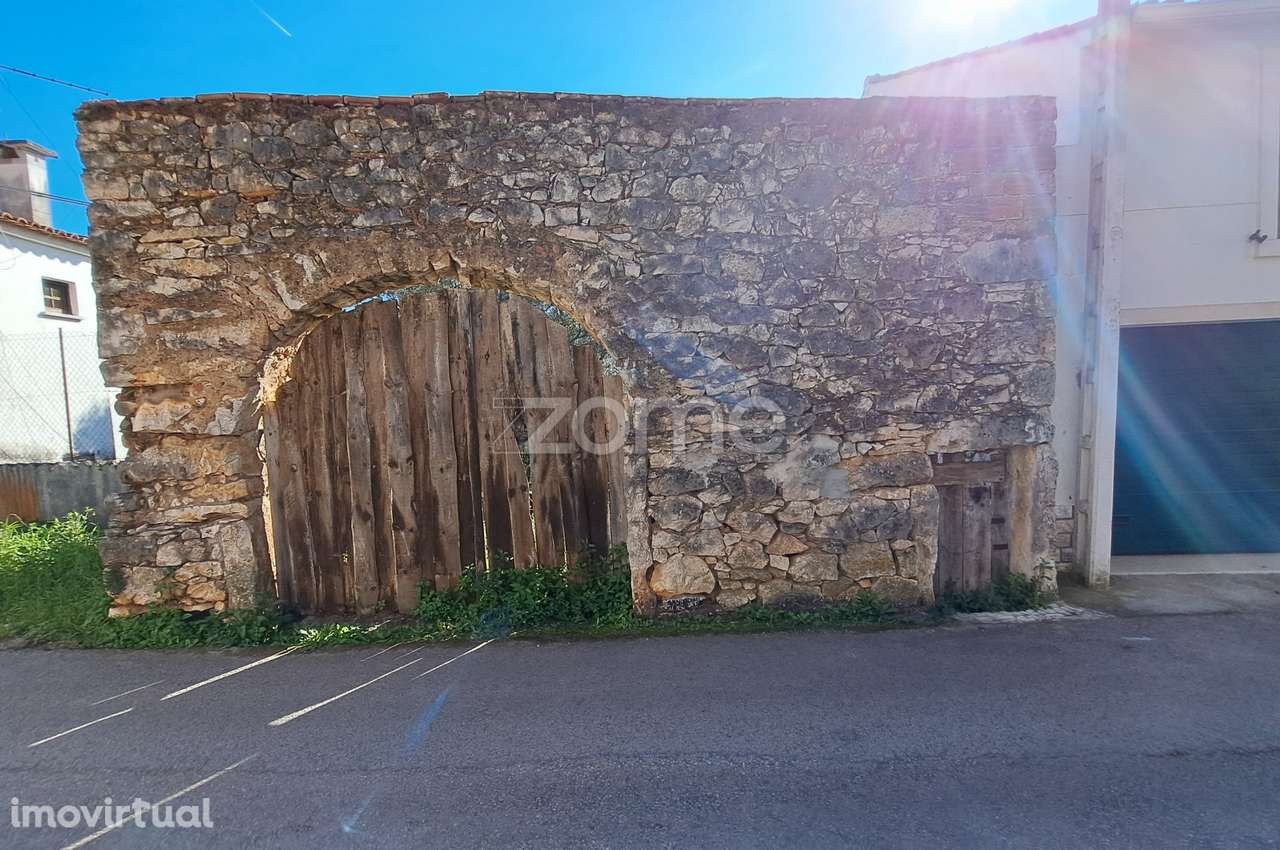 Terreno Urbano com Ruína em Mira de Aire - Grande imagem: 2/16