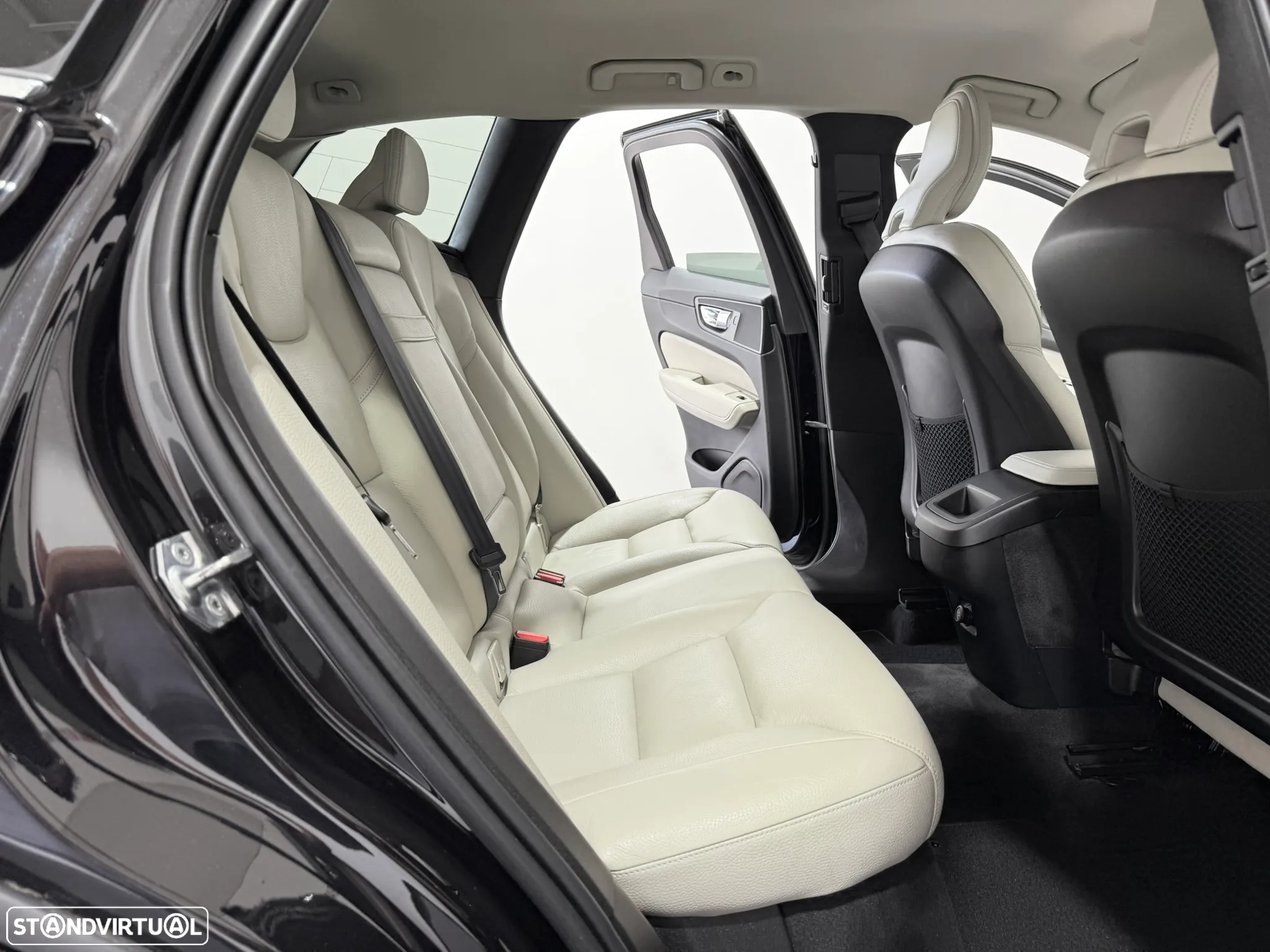Volvo XC 60 2.0 D4 Momentum Plus - 41