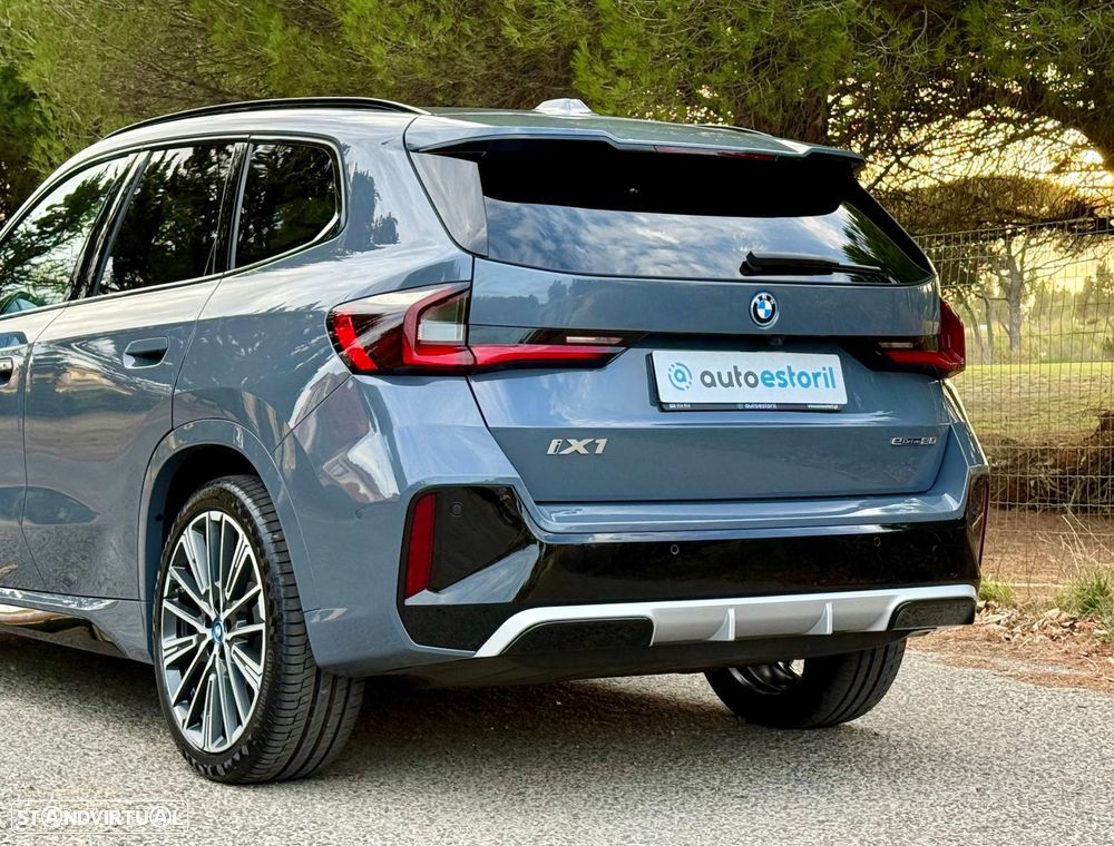 BMW iX1 eDrive20 Pack Desportivo M - 17