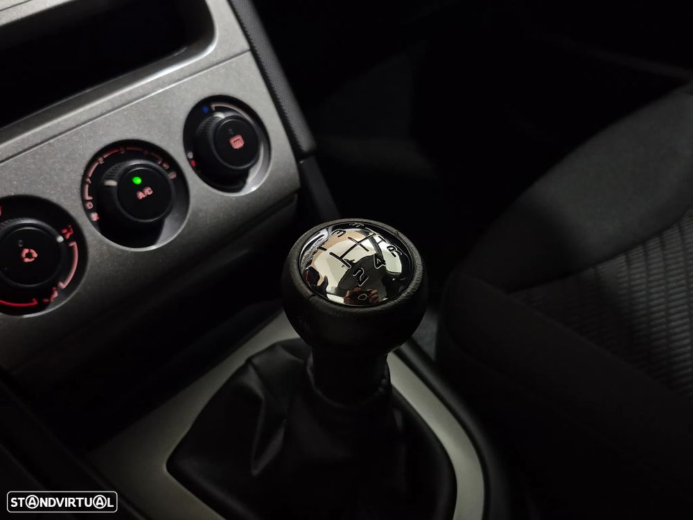 Peugeot 308 SW 1.4 16V Premium - 13
