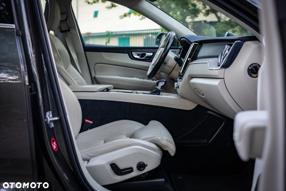 Volvo XC 60 D5 AWD Inscription - 25